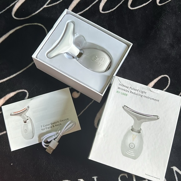 NWT! Seven color beauty device for face neck🌸 - Picture 5 of 11